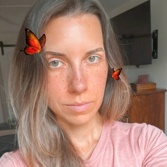 Meet your Posher, Nicole - Picture 1 of 1